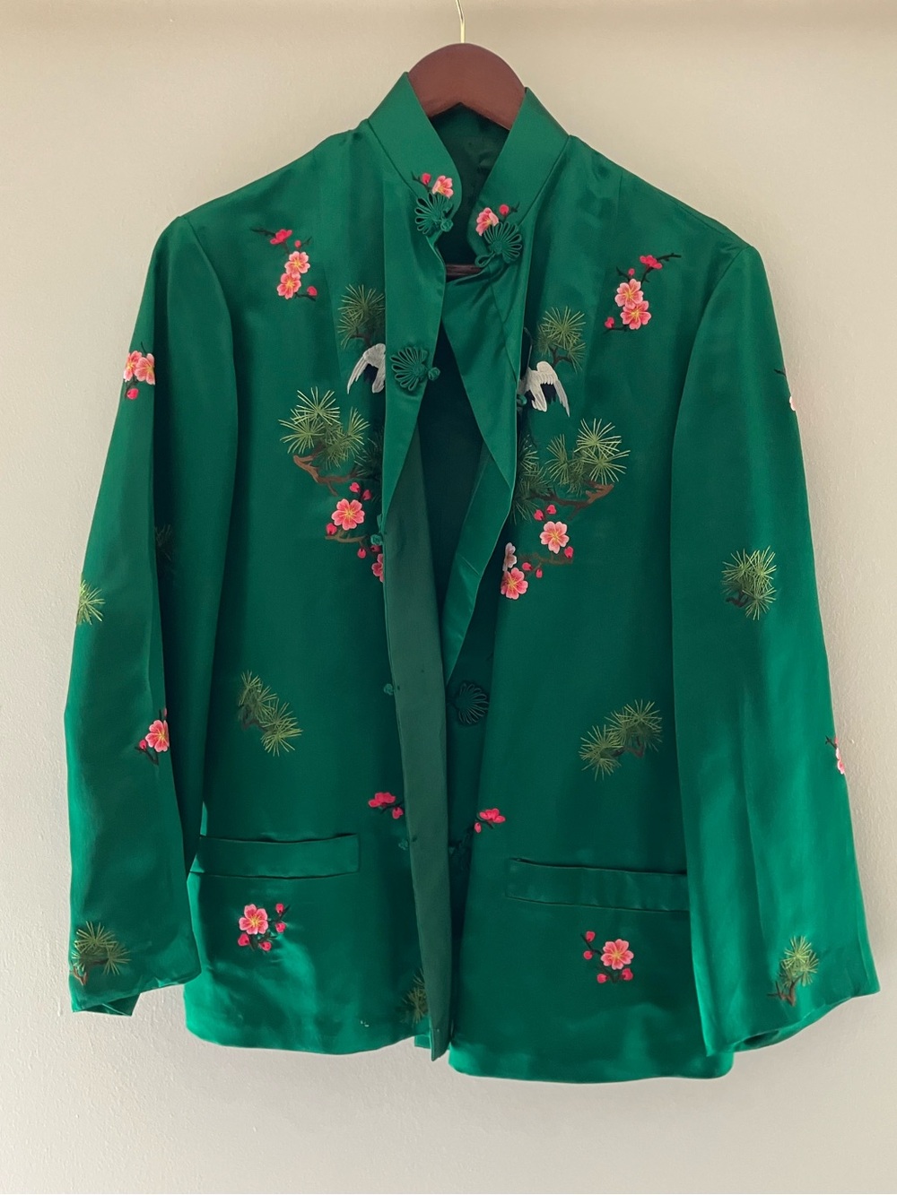 Vintage green embroidered silk nehru collar jacket size small/medium